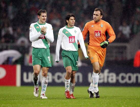 Nelson Haedo Valdez (Mitte), Miroslav Klose (li.) und Torwart Andreas Reinke (alle Bremen) - Abgang Fußball EC 1 Herren Champions League 2004 2005, SV Werder Bremen Gruppe Bremen Enttäuschung,