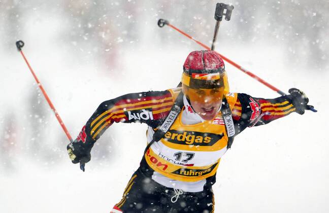 Uschi Disl (Deutschland) Biathlon WM Damen Weltmeisterschaft 2005, 15km, 15 km, Kilometer, Vdig Einzelbild Hochfilzen Dynamik,