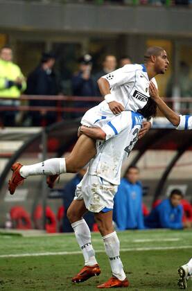 Adriano (li.) und Marco Materazzi (beide Inter) - Torjubel Fußball EC 1 Herren Champions League 2004 2005, FC Internazionale Mailand Gruppe Mailand Freude,
