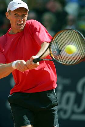 Nikolay Davydenko (Rußland) - beidhändige Rückhand Tennis Herren Masters Series Hamburg 2005, ATP Tour, Einzelbild Am Rothenbaum Hamburg Dynamik,