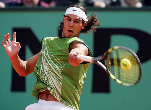 Rafael Nadal (Spanien) - Vorhand Tennis Herren French Open 2005, Grand Slam, ATP Tour, Einzelbild Roland Garros Paris Dynamik,
