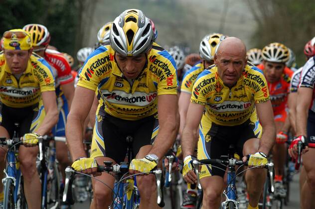 Roberto Conti (Mitte) mit Marco Pantani (beide Italien Mercatone Uno) - , Radsport Herren Straßenradsport 2003, Straße, Rad Gruppe Aufnahmedatum geschätzt