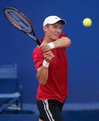 Nikolay Davydenko (Rußland) - beidhändige Rückhand Tennis Herren Mercedes Cup 2005, ATP Tour Einzelbild Weissenhof, Weißenhof Stuttgart