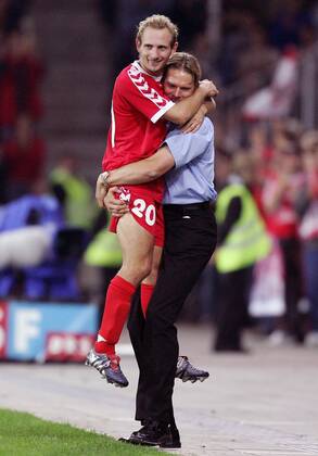 Mauro Lustrinelli und Trainer Urs Schönenberger (beide Thun) - Torjubel Fußball EC 1 Herren Champions League Qualifikation 2005 2006, FC Thun, Super, Nationalliga A, NLA, 1. Schweizer Liga Gruppe Bern Freude, Begeisterung,