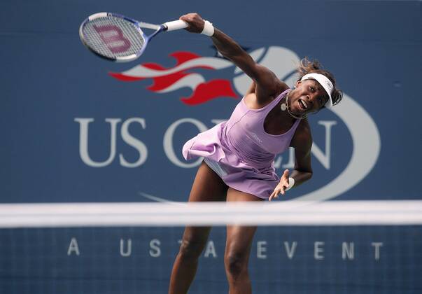 Venus Williams (USA) - Aufschlag Tennis Damen US Open 2005, Grand Slam, WTA Tour Einzelbild Flushing Meadow, Meadows New York Dynamik,
