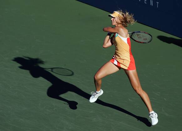 Elena Dementieva (Rußland) - beidhändige Rückhand Tennis Damen US Open 2005, Grand Slam, WTA Tour, Hartplatz, Hardcourt, Hartplatztennis, Hartplatzturnier Einzelbild Flushing Meadow, Meadows New York Dynamik,