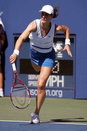 Nathalie Dechy (Frankreich) - Aufschlag Tennis Damen US Open 2005, Grand Slam, WTA Tour, Hartplatz, Hardcourt, Hartplatztennis, Hartplatzturnier Einzelbild Flushing Meadow, Meadows New York, NY, N.Y., N Y Dynamik,
