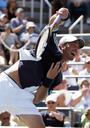 Nicolas Massu (Chile) - Aufschlag Tennis Herren US Open 2005, Grand Slam, ATP Tour Einzelbild Flushing Meadow, Meadows New York, NY, N.Y., N Y Dynamik,