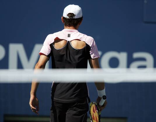 Dominik Hrbaty (Slowakei) mit innovativer Sportbekleidung - sein T Shirt hat Luftlöcher Tennis Herren US Open 2005, Grand Slam, ATP Tour Einzelbild Flushing Meadow, Meadows New York