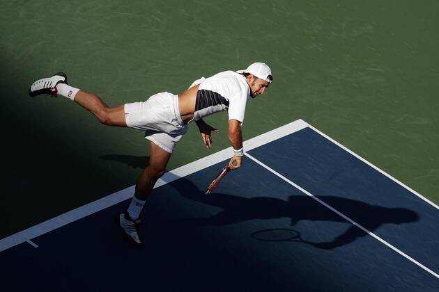 Nicolas Kiefer (Deutschland) - Aufschlag Tennis Herren US Open 2005, Grand Slam, ATP Tour, Hartplatz, Hardcourt, Hartplatztennis, Hartplatzturnier Einzelbild Flushing Meadow, Meadows New York Dynamik,