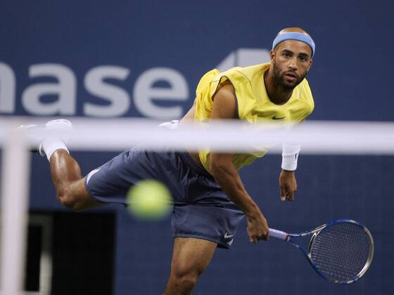James Blake (USA) - Aufschlag Tennis Herren US Open 2005, Grand Slam, ATP Tour, , Einzelbild Flushing Meadow, Meadows New York Dynamik,