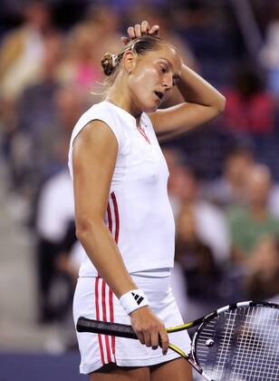 Nadia Petrova (Rußland) enttäuscht Tennis Damen US Open 2005, Grand Slam, WTA Tour, Hartplatz, Hardcourt, Hartplatztennis, Hartplatzturnier, Einzelbild Flushing Meadow, Meadows, Viertelfinale New York Enttäuschung,