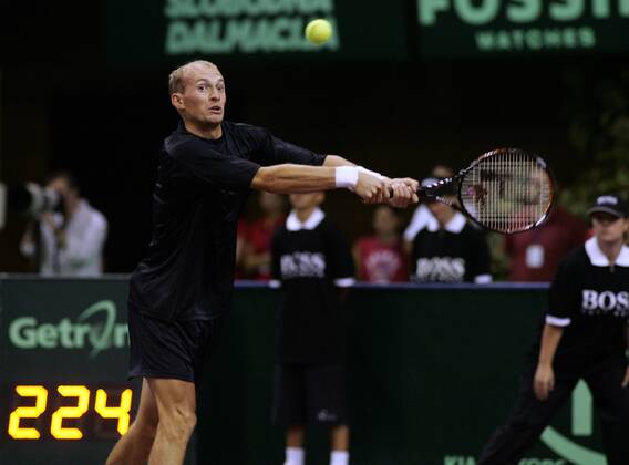 Nikolai Davydenko (Rußland) - Beidhändige Rückhand Tennis Herren Davis Cup 2005, DavisCup, Halbfinale Einzelbild Split Dynamik,