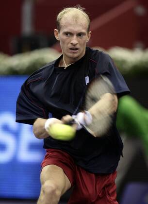 Nikolay Davydenko (Rußland) beidhändige Rückhand - Tennis Herren Masters Series Madrid 2005, ATP Tour Einzelbild Madrid Dynamik,