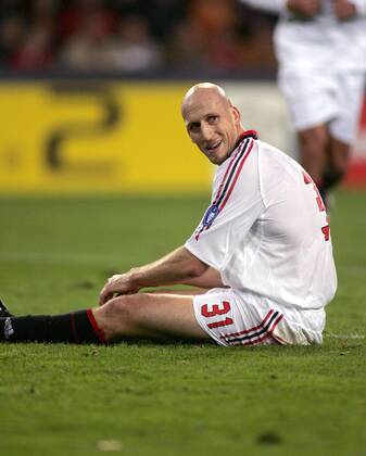 Jaap Stam (Milan) enttäuscht am Boden -  Fußball EC 1 Herren Champions League 2005 2006, AC Mailand Einzelbild Eindhoven Enttäuschung,