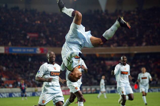 Jussie Ferreira Vieira (vorn) - Salto vorwärts, li. Aruna Dindane (beide RC Lens) Fußball Herren Ligue 1 2005 2006, 1. Französische Liga, Racing Club de Lens Gruppe pan11579 Paris Begeisterung, Freude,  