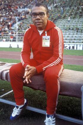 Nationaltrainer Antoine Tassy (Haiti) auf der Bank Fußball WM Herren Weltmeisterschaft 1974, Länderspiel, Nationalmannschaft, Nationalteam, Vdia Einzelbild Gruppe 4 München