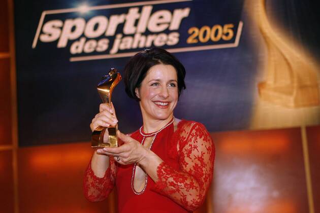 Uschi Disl (Deutschland) - Sportlerin des Jahres 2005 Biathlon Damen Wahl zum Sportler des Jahres 2005, Sportlerwahl, Gala, Sportgala, Ehrung, Auszeichnung, Vdig Einzelbild Baden Baden Freude,