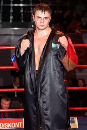 Denis Boytsov (Rußland) posiert nach dem Kampf Boxen Herren Kampfabend 2006, Boxsport, Profiboxen, Schwergewicht, Einzelbild Düsseldorf