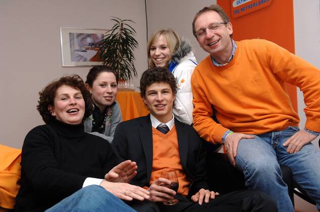 Die Familie von Sven Kramer (Mitte), v.li.: Mutter Ellie, Schwester Brecht, Freundin Annette Gerritsen und Vater Yep (alle Niederlande) -  Eisschnellauf OS Winter Herren Olympische Spiele Turin 2006, Winterspiele, 5000m, 5000 m, Meter Gruppe Turin