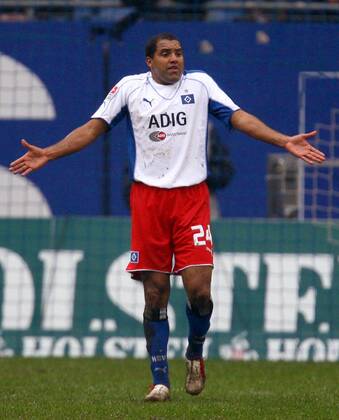 Ailton (HSV) ratlos Fußball 1. BL Herren Saison 2005 2006, Hamburger SV Einzelbild Hamburg Enttäuschung,