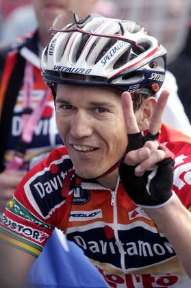 Robbie McEwen (Australien Davitamon Lotto) zeigt seinen zweiten Etappensieg beim Giro d Italia 2006 an -  Radsport Herren 89. Giro dItalia 2006, d Italia, ProTour, Straßenradsport, Straße, Rad Porträt 4. Etappe: Wanze - Hotton