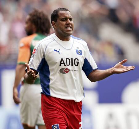Ailton (HSV) ratlos Fußball 1. BL Herren Saison 2005 2006, Hamburger SV - SV Werder Bremen 1:2 Einzelbild Hamburg Enttäuschung,