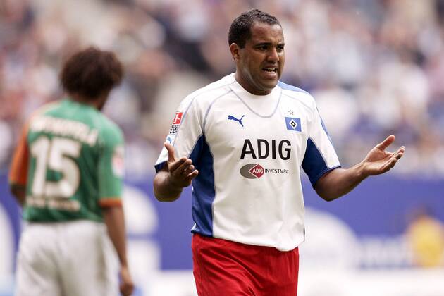 Ailton (HSV) ratlos Fußball 1. BL Herren Saison 2005 2006, Hamburger SV - SV Werder Bremen 1:2 Einzelbild Hamburg Enttäuschung,