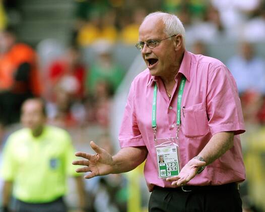 Nationaltrainer Otto Pfister (Togo) ratlos -  Fußball WM Herren WM 2006, Länderspiel, Nationalteam, Gruppe G Einzelbild Dortmund Fußball WM Herren WM 2006, Länderspiel, Nationalteam, Gruppe G Einzelbild Dortmund