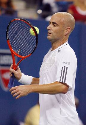 Andre Agassi (USA) will einen anderen Ball -  (nyp20060828217) Tennis Herren US Open 2006, ATP Tour, Grand Slam Einzelbild New York Tennis Herren US Open 2006, ATP Tour, Grand Slam Einzelbild New York