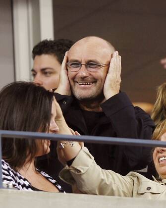 Musiker Phil Collins (Großbritannien) schont seine Ohren -  (nyp20060828225) Tennis Herren US Open 2006, ATP Tour, Grand Slam Einzelbild New York Freude, Tennis Herren US Open 2006, ATP Tour, Grand Slam Einzelbild New York Freude,