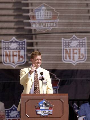 Troy Aikman (Ex Dallas Cowboys Quarterback) - thumbs up während der Induction Ceremony der Hall of Fame - (Icon75231304) American Football Herren NFL 2006, Hall of Fame, Induction, Inductee, Famer, HOF Einzelbild Canton Ohio Freude, American Football Herren NFL 2006, Hall of Fame, Induction, Inductee, Famer, HOF Einzelbild Canton Ohio Freude, EDITORIAL USE ONLY