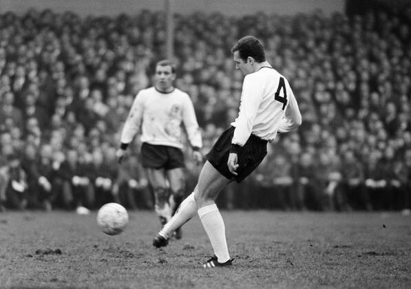 Franz Beckenbauer (BR Deutschland) am Ball Fußball Länderspiel Herren EM Qualifikation 1967, Nationalteam, Nationaltrikot, BRD, Vneg, Vsw Einzelbild Dortmund Dynamik, Fußball Länderspiel Herren EM Qualifikation 1967, Nationalteam, Nationaltrikot, BRD, Vneg, Vsw Einzelbild Dortmund Dynamik,