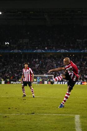 Alex (Eindhoven) zieht ab Fußball EC 1 Herren Champions League 2006 2007, PSV Eindhoven Totale Eindhoven Dynamik, Fußball EC 1 Herren Champions League 2006 2007, PSV Eindhoven Totale Eindhoven Dynamik,