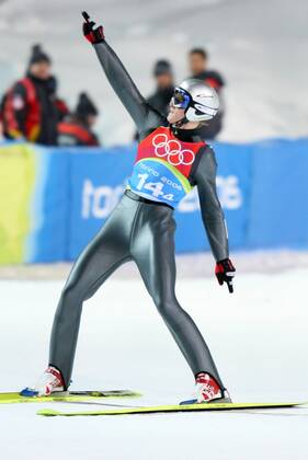 Thomas Morgenstern (Österreich) jubelt Skispringen OS Winter Herren Olympische Spiele Turin 2006, Winterspiele, Nordischer Skisport, Ski Nordisch, Skisprung Einzelbild Pragelato Freude, Begeisterung, Skispringen OS Winter Herren Olympische Spiele Turin 2006, Winterspiele, Nordischer Skisport, Ski Nordisch, Skisprung Einzelbild Pragelato Freude, Begeisterung,