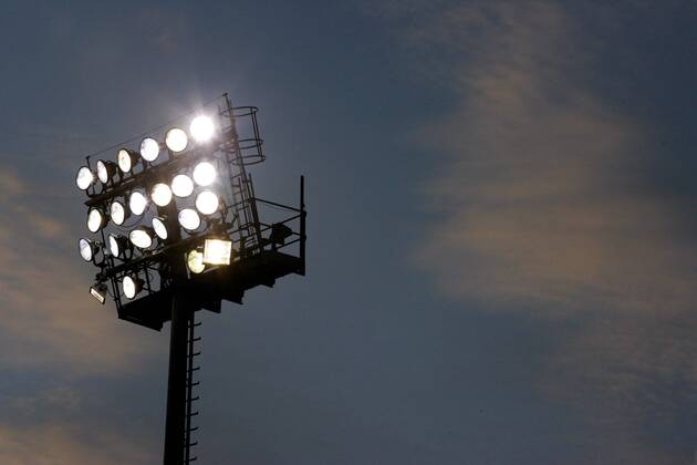 Fußball, Stadiongeschichte SpVgg Unterhaching Flutlichtstrahler im Generali Sportpark Fußball 2. BL Herren Saison 2006 2007, SpVgg Unterhaching, Haching, Einzelbild Generali Sportpark Unterhaching Fußball 2. BL Herren Saison 2006 2007, SpVgg Unterhaching, Haching, Einzelbild Generali Sportpark Unterhaching