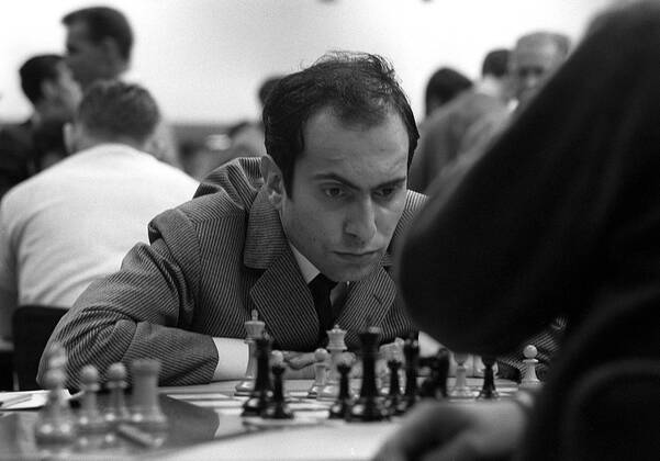 Michail Tal (UdSSR) Schach Herren Schacholympiade, Schachsport, Denksport, Schachturnier, Turnier Einzelbild Aufnahmedatum geschätzt Havanna Konzentration, Schach Herren Schacholympiade, Schachsport, Denksport, Schachturnier, Turnier Einzelbild Aufnahmedatum geschätzt Havanna Konzentration,