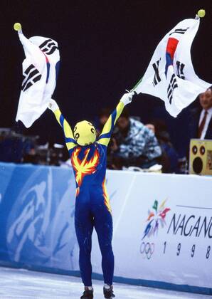 Lee Kyung Chun (Südkorea) - Olympiasiegerin über 1000m bei den Olympischen Spielen 1998 -  (aflo003) Short Track OS Winter Damen Olympische Spiele Nagano 1998, Winterspiele, Shorttrack Einzelbild Nagano Freude, Short Track OS Winter Damen Olympische Spiele Nagano 1998, Winterspiele, Shorttrack Einzelbild Nagano Freude,
