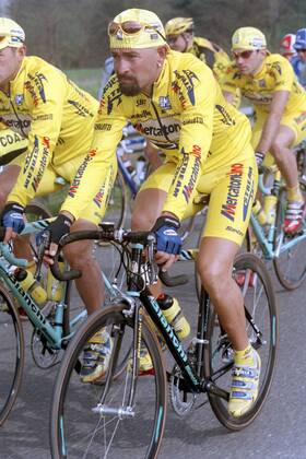 Marco Pantani (Italien Mercatone Uno) -  Radsport Herren Straßenradsport 2001, Straße, Rad Gruppe Aufnahmedatum geschätzt Radsport Herren Straßenradsport 2001, Straße, Rad Gruppe Aufnahmedatum geschätzt