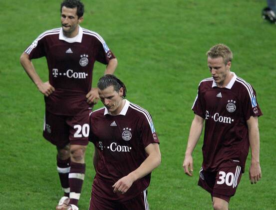 Hasan Salihamidzic (li.), Daniel van Buyten und Christian Lell (alle Bayern) - enttäuschter Abgang zur Halbzeitpause -  Fußball EC 1 Herren Champions League 2006 2007, FC Bayern München Gruppe München Enttäuschung, Fußball EC 1 Herren Champions League 2006 2007, FC Bayern München Gruppe München Enttäuschung,
