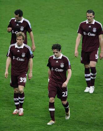 Enttäuschter Abgang der Bayern zur Halbzeitpause, v.li.: Hasan Salihamidzic, Andreas Ottl, Owen Hargreaves und Daniel van Buyten -  Fußball EC 1 Herren Champions League 2006 2007, FC Bayern München Gruppe München Enttäuschung, Fußball EC 1 Herren Champions League 2006 2007, FC Bayern München Gruppe München Enttäuschung,