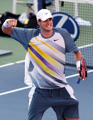 John Isner (USA) jubelt - (NYP20070827122) Tennis Herren US Open 2007, Grand Slam, ATP Tour Einzelbild Flushing Meadow New York, NY, N Y Freude, Begeisterung, Tennis Herren US Open 2007, Grand Slam, ATP Tour Einzelbild Flushing Meadow New York, NY, N Y Freude, Begeisterung,