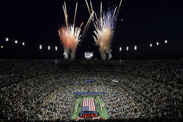 Ausverkauftes Arthur Ashe Stadium während der Eröffnungszeremonie anlässlich der US Open 2007 Tennis Herren US Open 2007, Grand Slam, ATP Tour Totale Flushing Meadow o0 USA New York, NY, N Y Tennis Herren US Open 2007, Grand Slam, ATP Tour Totale Flushing Meadow o0 USA New York, NY, N Y