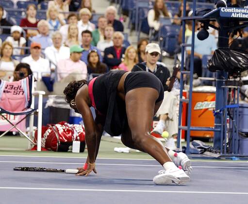 Serena Williams (USA) am Boden -  (NYP20070827282) Tennis Damen US Open 2007, Grand Slam, WTA Tour Einzelbild Flushing Meadow New York, NY, N Y Tennis Damen US Open 2007, Grand Slam, WTA Tour Einzelbild Flushing Meadow New York, NY, N Y