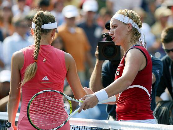 Svetlana Kuznetsova (re.) und Anna Chakvetadze (beide Rußland) - Shake hands -  (nyp20070907108) Tennis Damen US Open 2007, Grand Slam, WTA Tour Gruppe Flushing Meadow New York, NY, N.Y. Tennis Damen US Open 2007, Grand Slam, WTA Tour Gruppe Flushing Meadow New York, NY, N.Y.