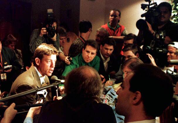 Troy Aikman (Dallas Cowboys) im Medieninteresse -  (PHO9601210217594666) American Football Herren NFL 1995 1996 SuperBowl XXX Super Bowl Finale Gruppe Tempe American Football Herren NFL 1995 1996 SuperBowl XXX Super Bowl Finale Gruppe Tempe