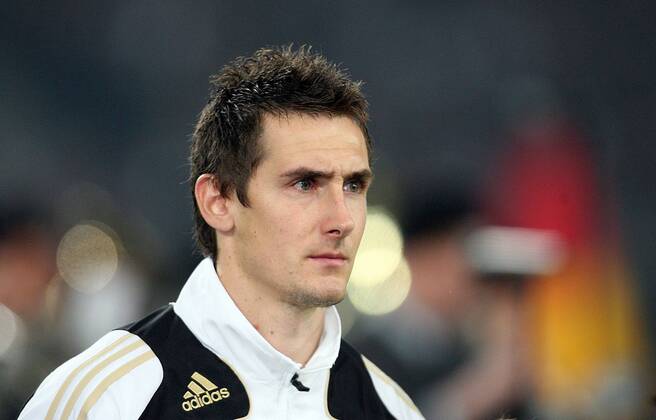 Miroslav Klose (Deutschland) - Nationalhymne Fußball Länderspiel Herren EM Qualifikation 2007, Nationalmannschaft, Porträt Hannover Fußball Länderspiel Herren EM Qualifikation 2007, Nationalmannschaft, Porträt Hannover