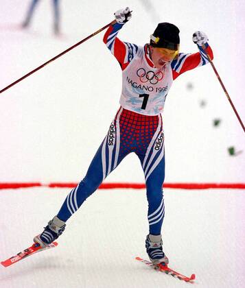 OLYMPIC LEGENDS: Larissa Lasutina Larissa Lazutina (Russland) - Olympiasiegerin 1998 in Nagano - (OLY98021204) Nordischer Skilauf OS Winter Damen Olympische Spiele Nagano 1998, Winterspiele, Ski Nordisch, Skisport, Skilanglauf, Langlauf Einzelbild Nagano Begeisterung, Freude, Nordischer Skilauf OS Winter Damen Olympische Spiele Nagano 1998, Winterspiele, Ski Nordisch, Skisport, Skilanglauf, Langlauf Einzelbild Nagano Begeisterung, Freude,