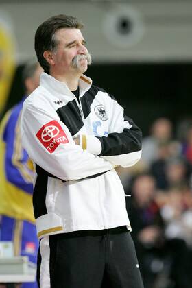 Bundestrainer Heiner Brand (Deutschland) Handball Länderspiel Herren Vier Nationen Turnier 2008, Viernationenturnier, Cup, Vierländerturnier, 4, Nationalmannschaft Einzelbild Innsbruck Handball Länderspiel Herren Vier Nationen Turnier 2008, Viernationenturnier, Cup, Vierländerturnier, 4, Nationalmannschaft Einzelbild Innsbruck