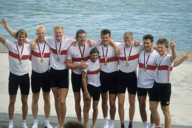 Deutschlandachter ist Olympiasieger 1988 mit: OS 1988 Steuermann Manfred Klein, Bahne Rabe, Wolfgang Männig, Thomas Domain, Armin Eichholz, Ansgar Wessling, Eckhardt Schultz, Matthias Mellinghaus und Thomas Möllenkamp Rudern OS Sommer Herren Olympische Spiele Seoul 1988, Sommerspiele, Totale Seoul Freude, Rudern OS Sommer Herren Olympische Spiele Seoul 1988, Sommerspiele, Totale Seoul Freude,